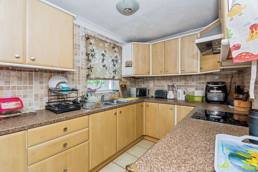 Property photo 2 of 24