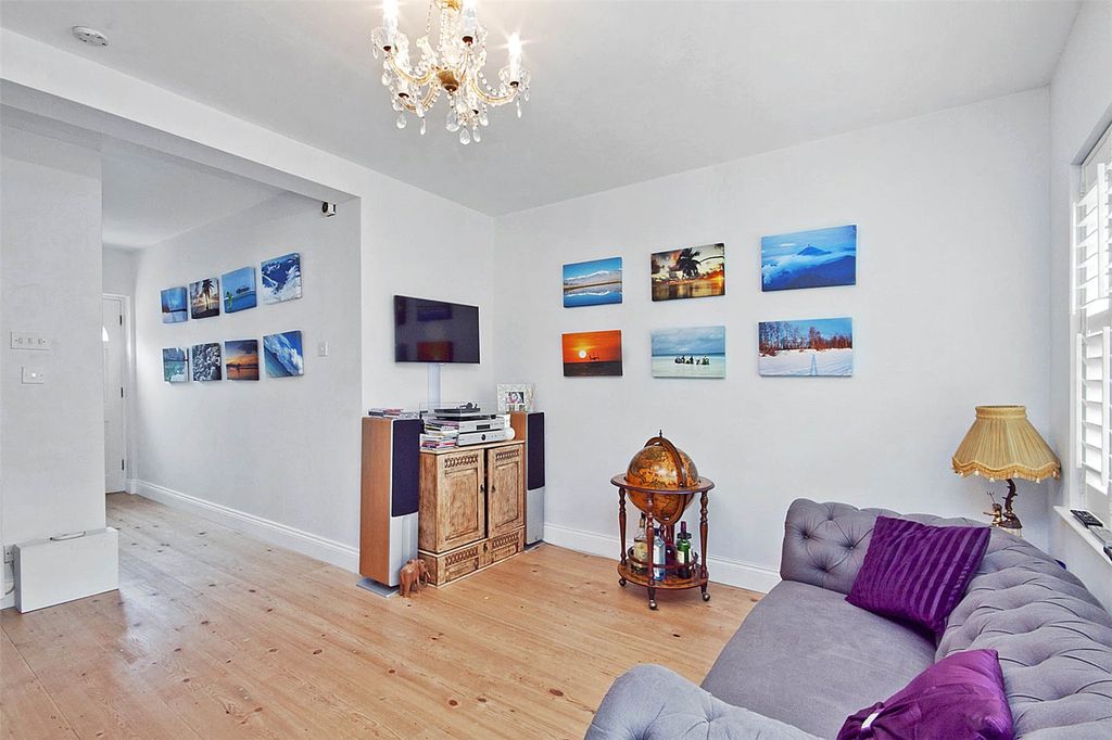 Property photo 3 of 14 Reception