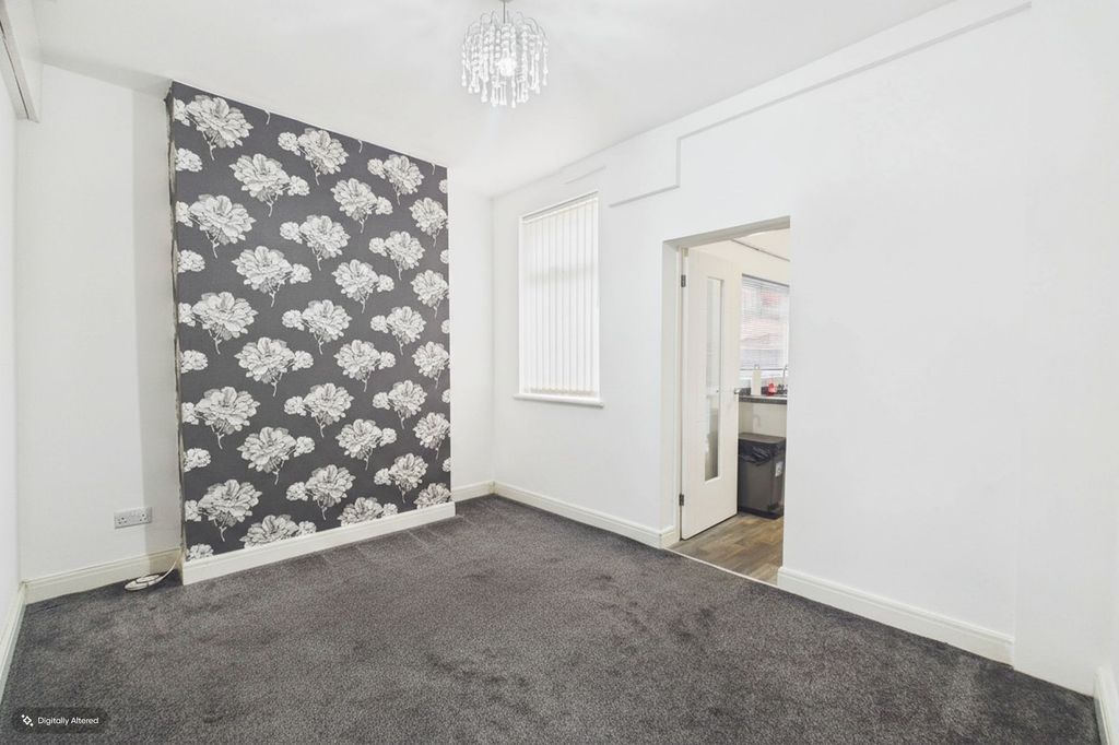 Property photo 3 of 10 Dining Room
