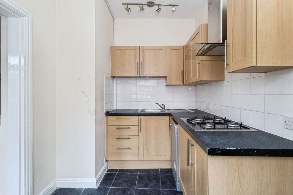 Property photo 3 of 32 Pbox-Img.Jpg