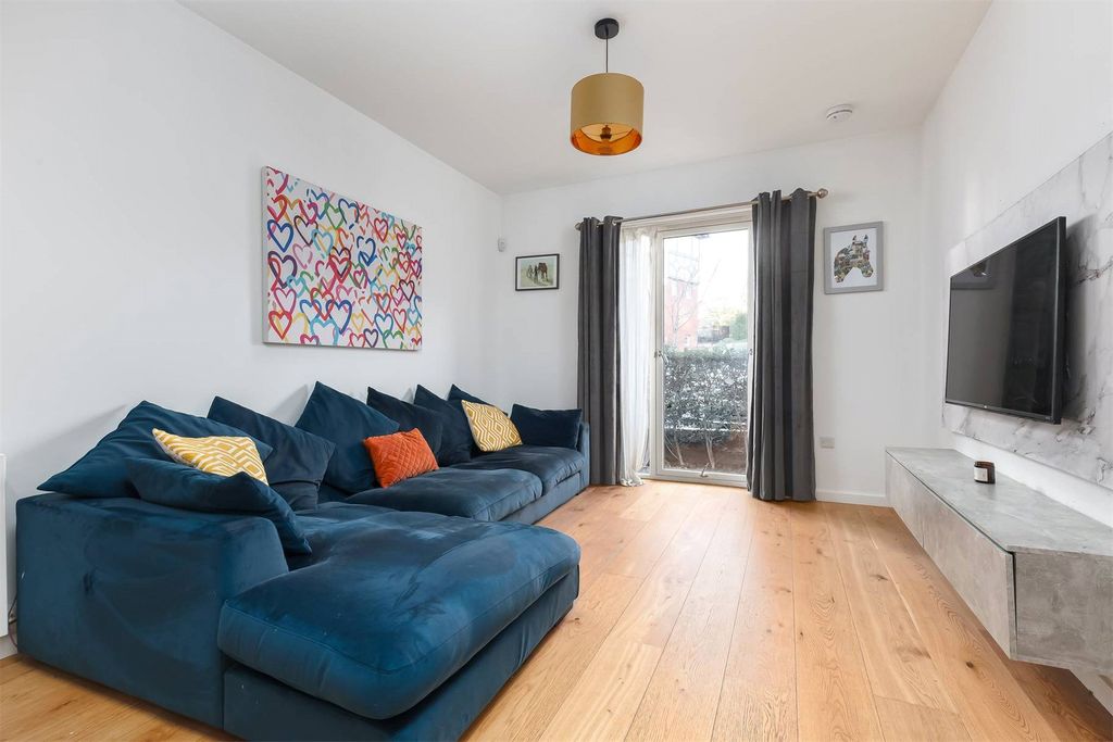 Property photo 2 of 20 Picture No. 16