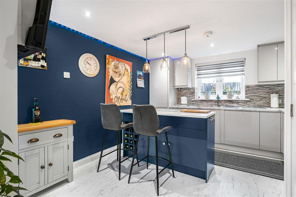 Property photo 2 of 35