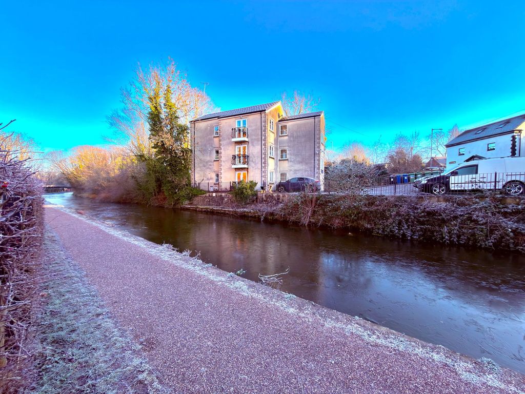 Property photo 2 of 49