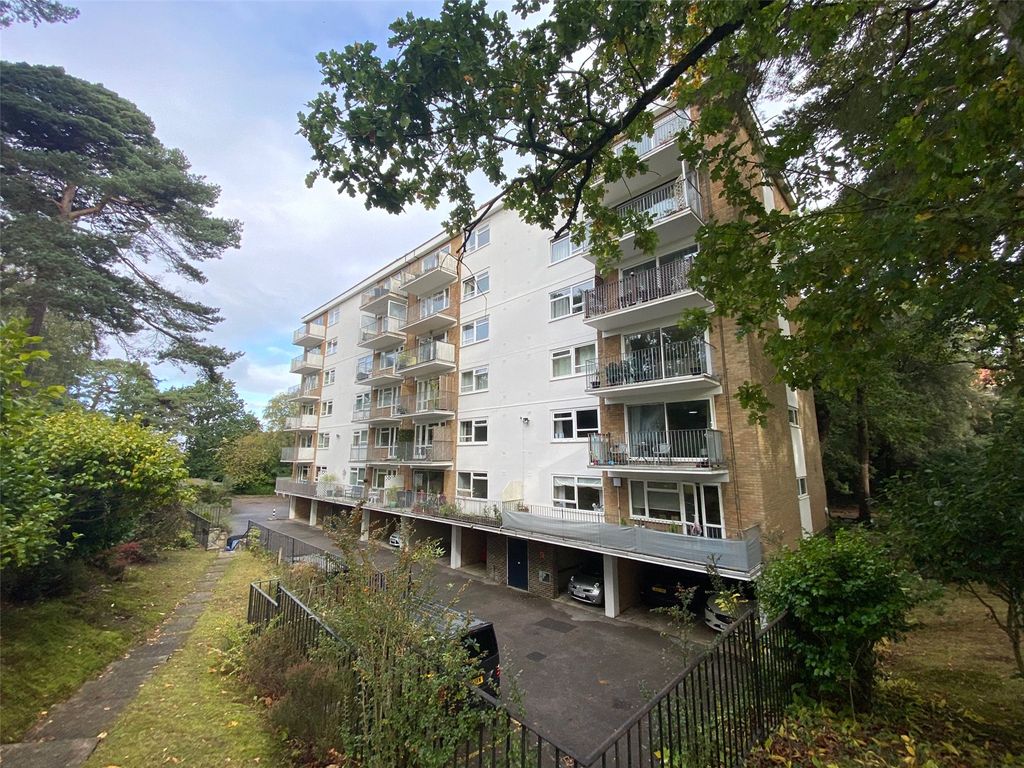 Property photo 1 of 17 Castle Hill Court