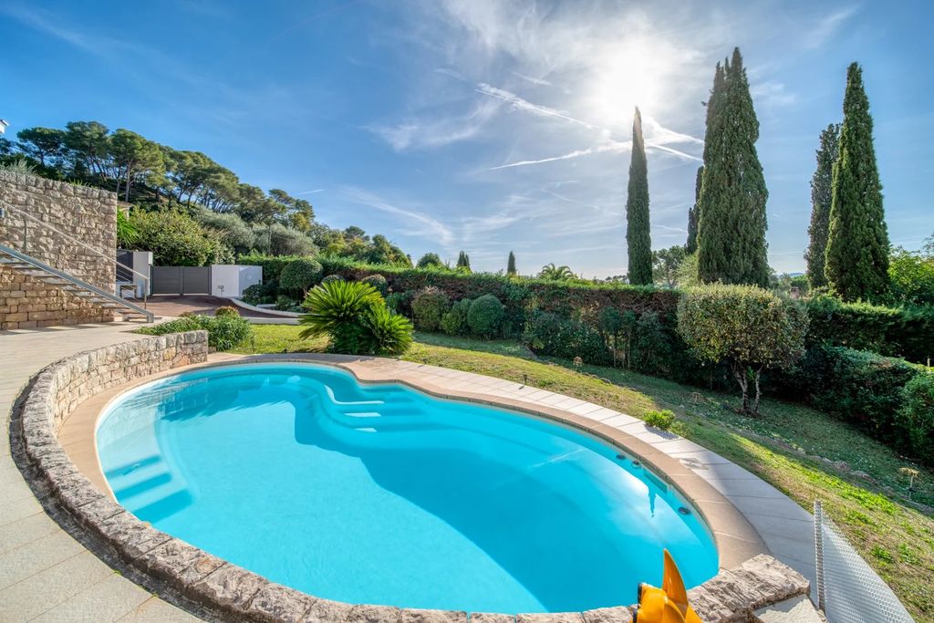 Property photo 3 of 12