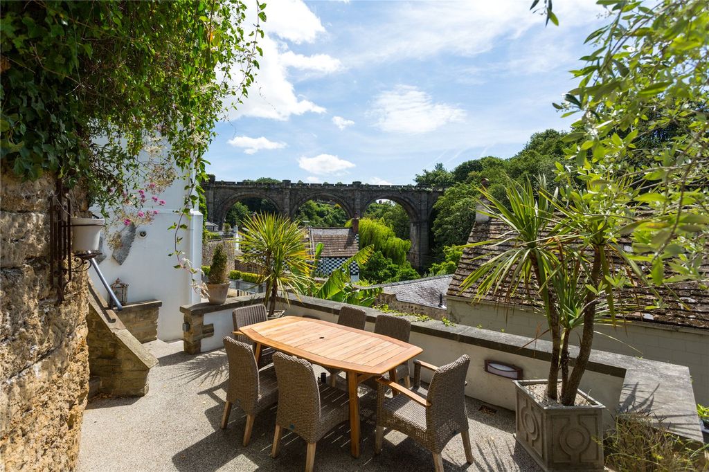 Property photo 2 of 15 Terrace