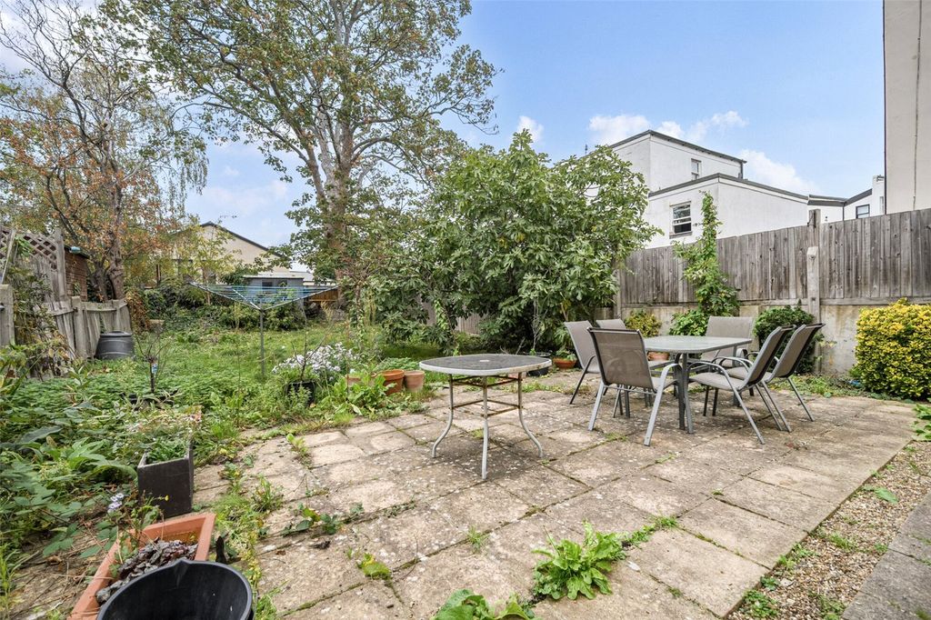 Property photo 2 of 24 Garden