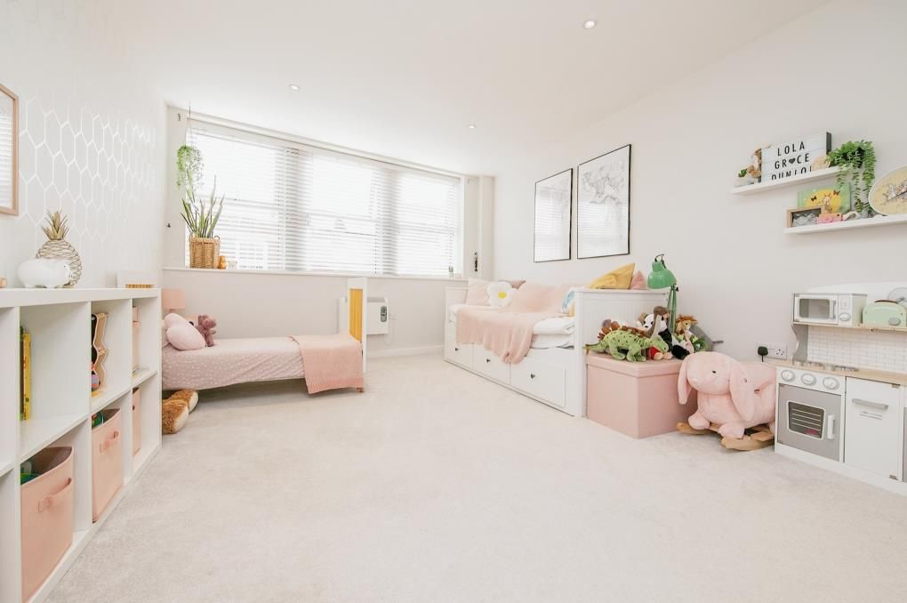 Property photo 3 of 10 Bedroom 2