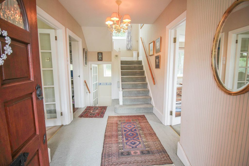 Property photo 3 of 33