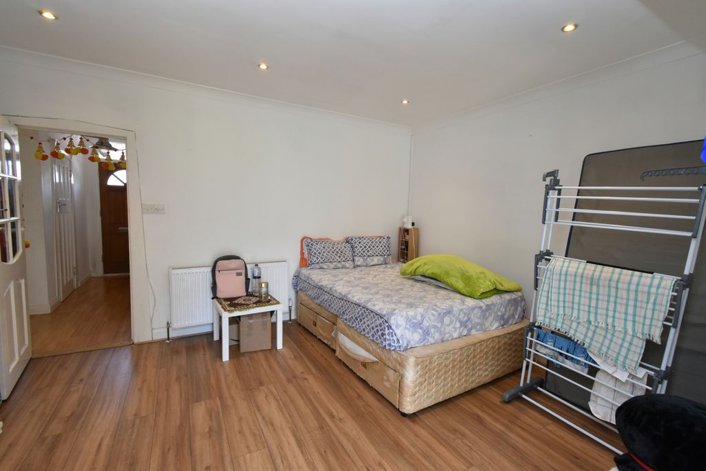Property photo 3 of 11 Gallery