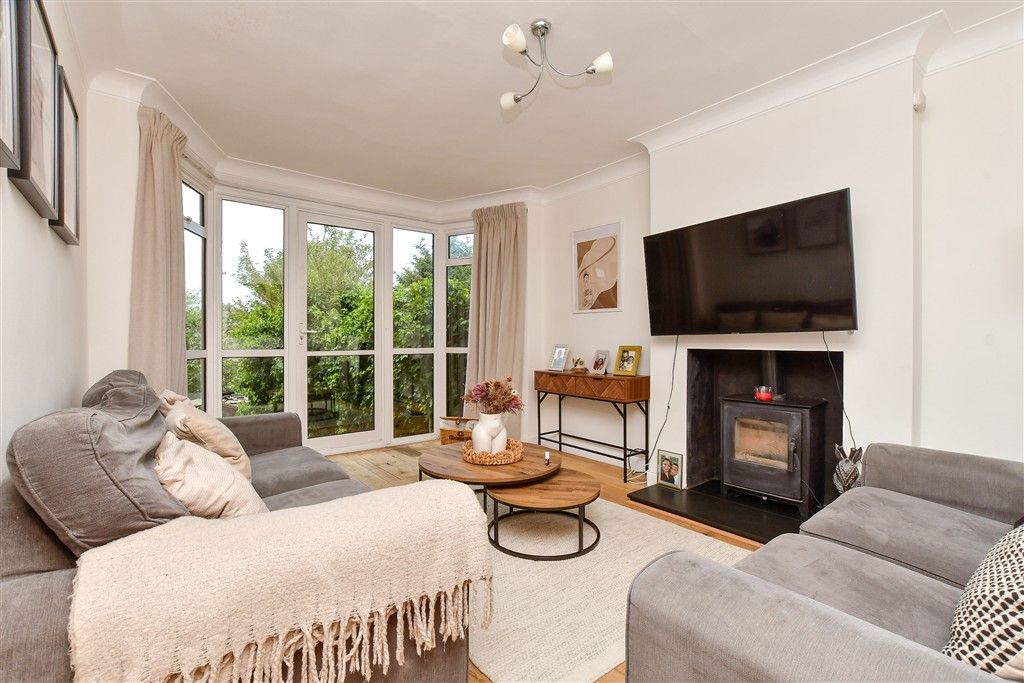 Property photo 1 of 11 Living Room
