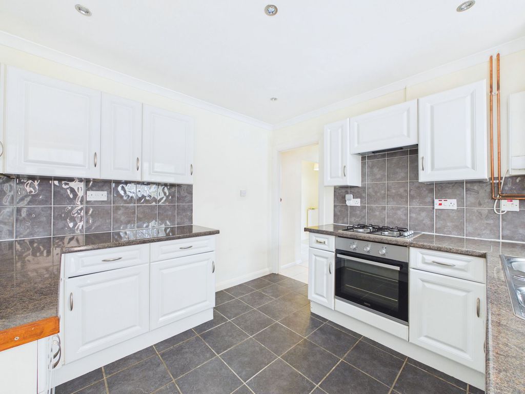 Property photo 3 of 18 Kitchen