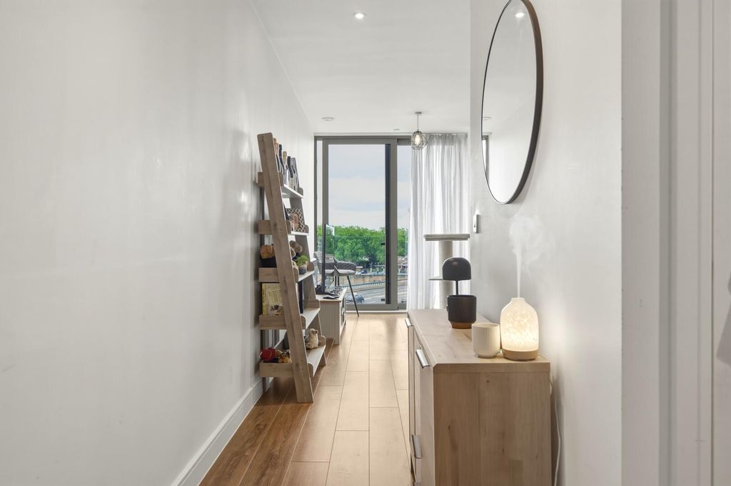 Property photo 3 of 18 Hallway