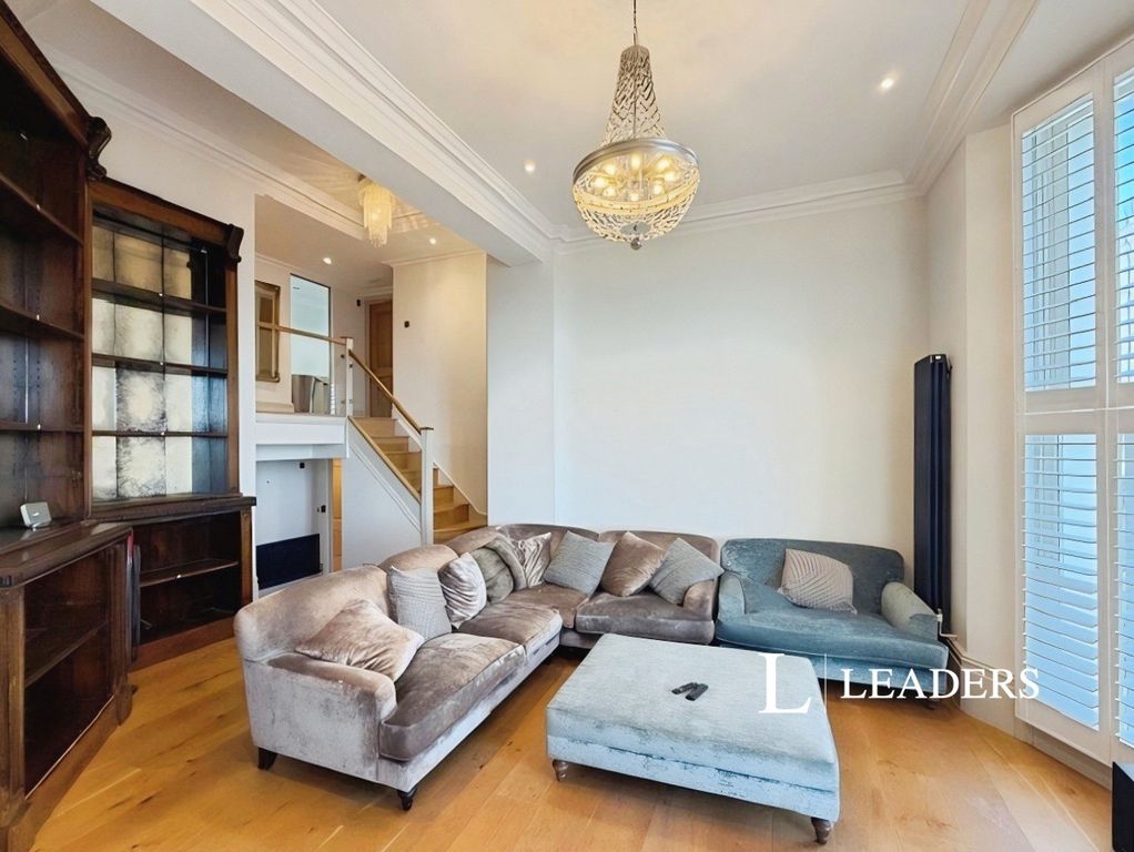 Property photo 1 of 19 Lounge