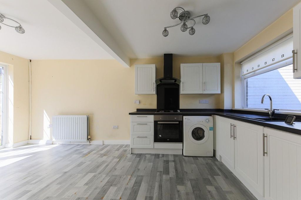 Property photo 2 of 18 Kitchen