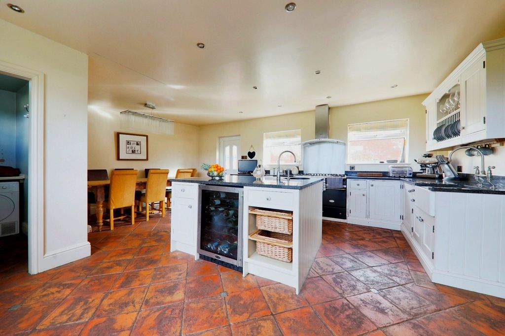 Property photo 3 of 29 37018510