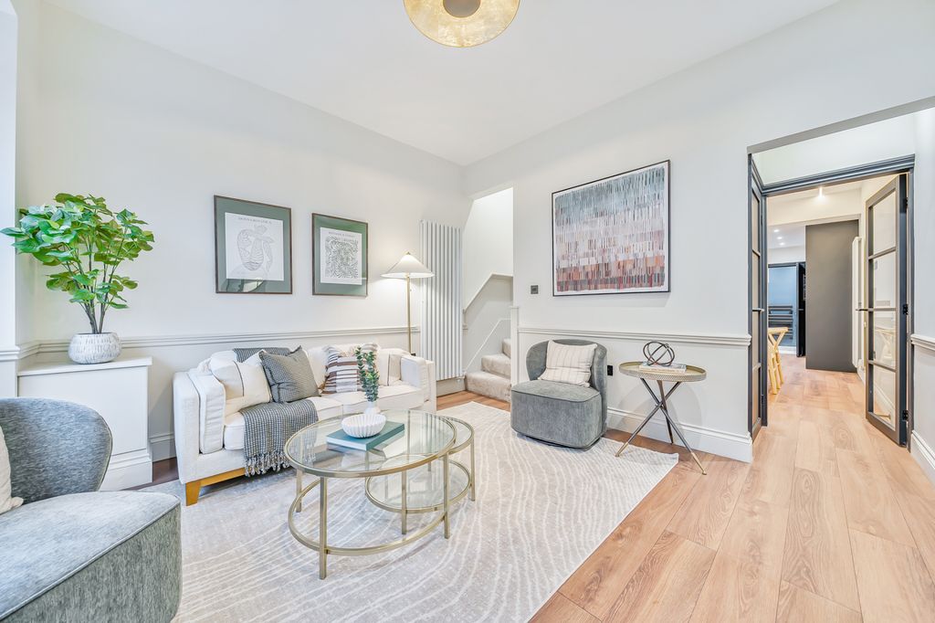 Property photo 2 of 23