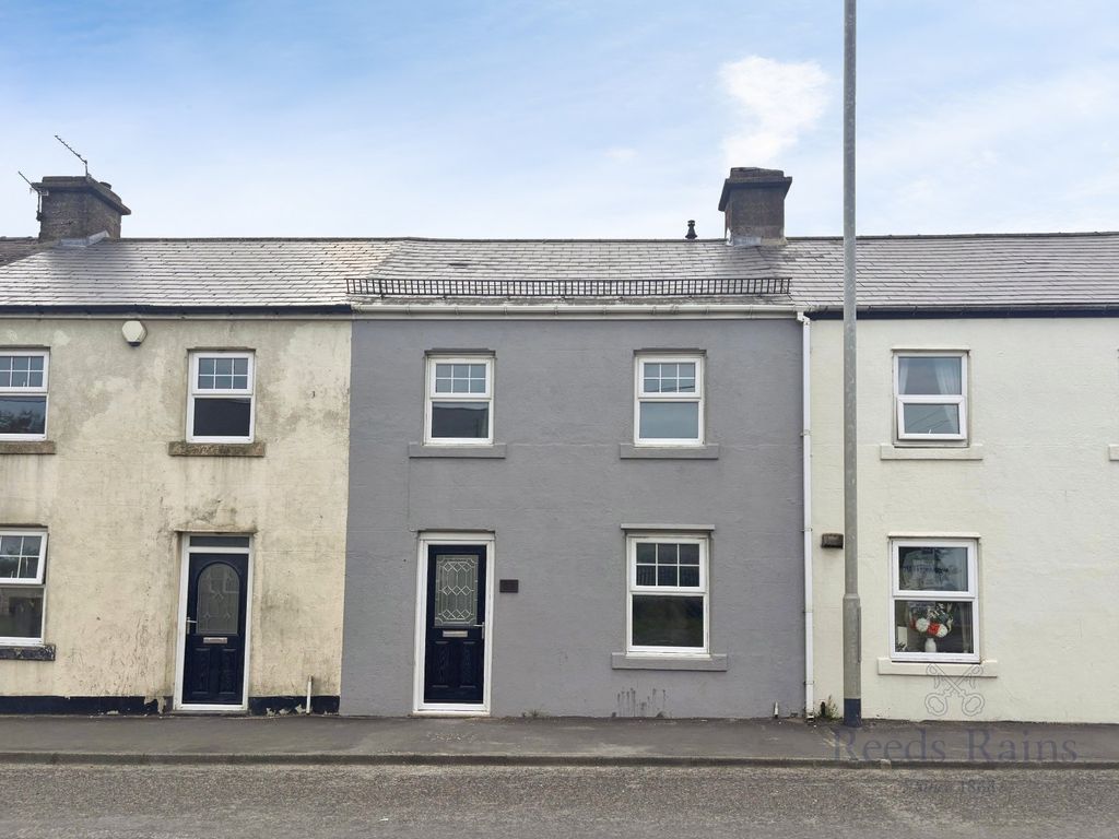 Property photo 1 of 12 External