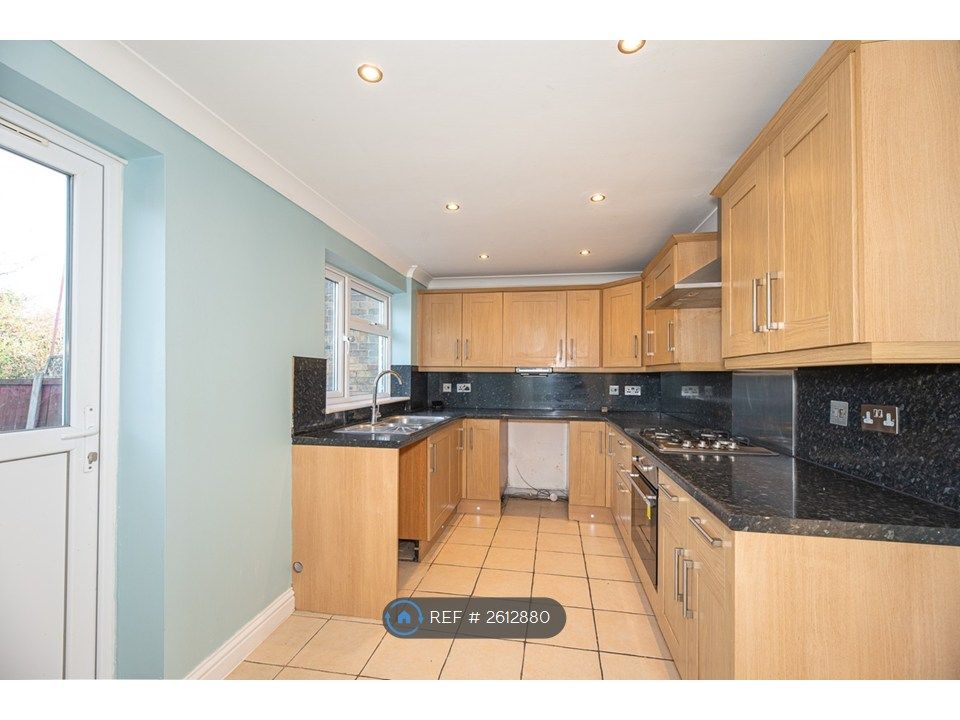 Property photo 2 of 8 Kitchen