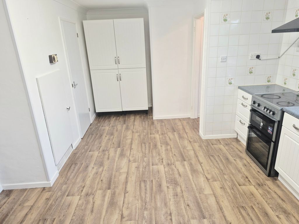 Property photo 3 of 17 Kitchen Diner