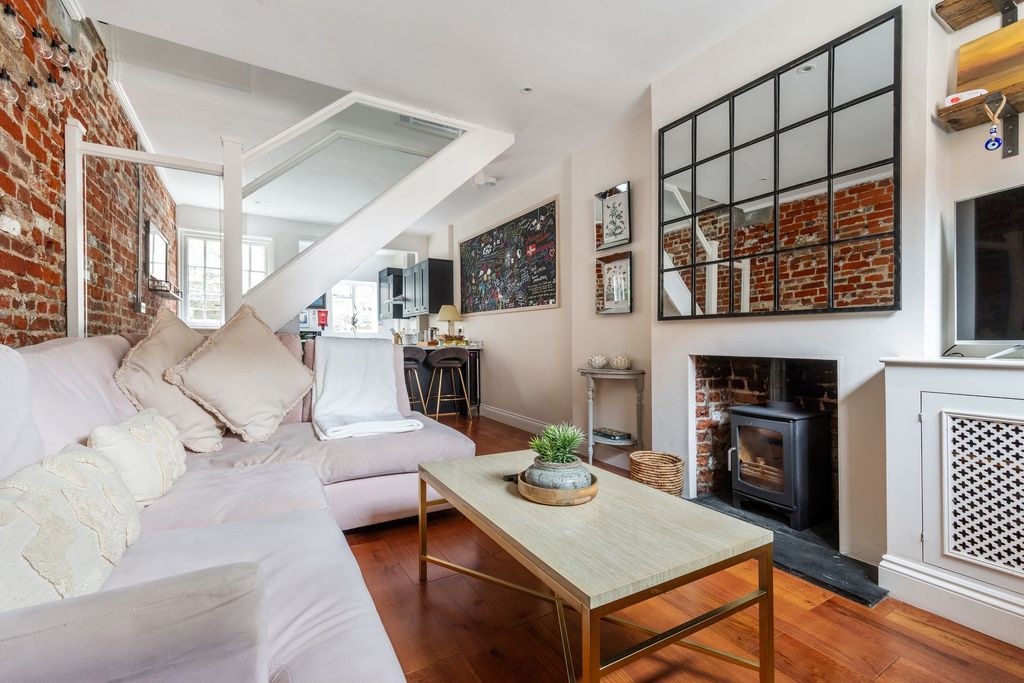 Property photo 2 of 9