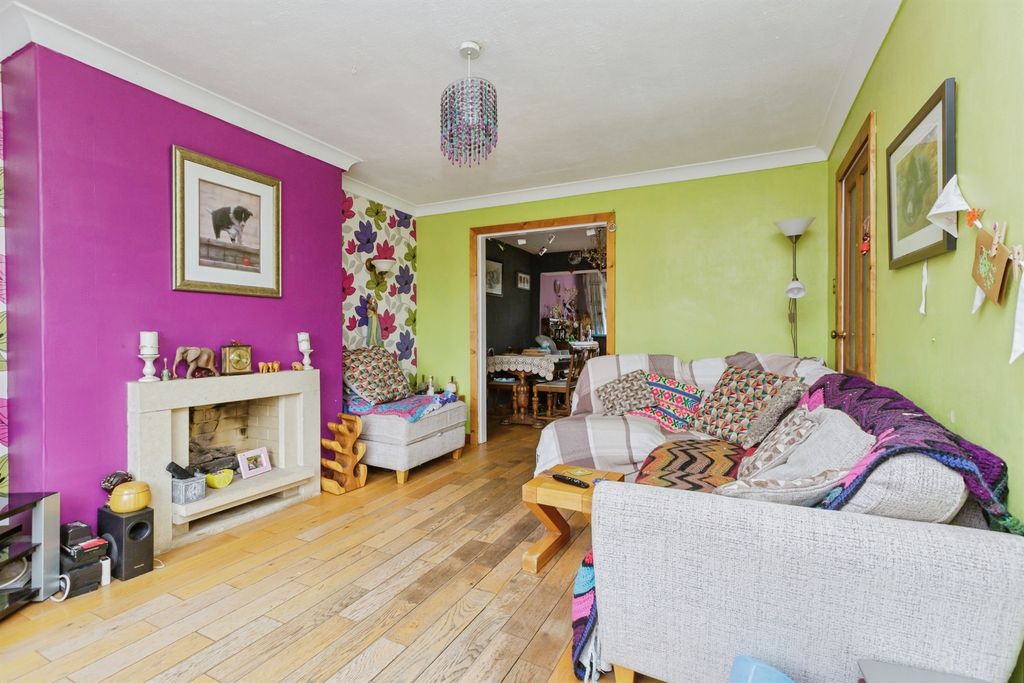 Property photo 2 of 17