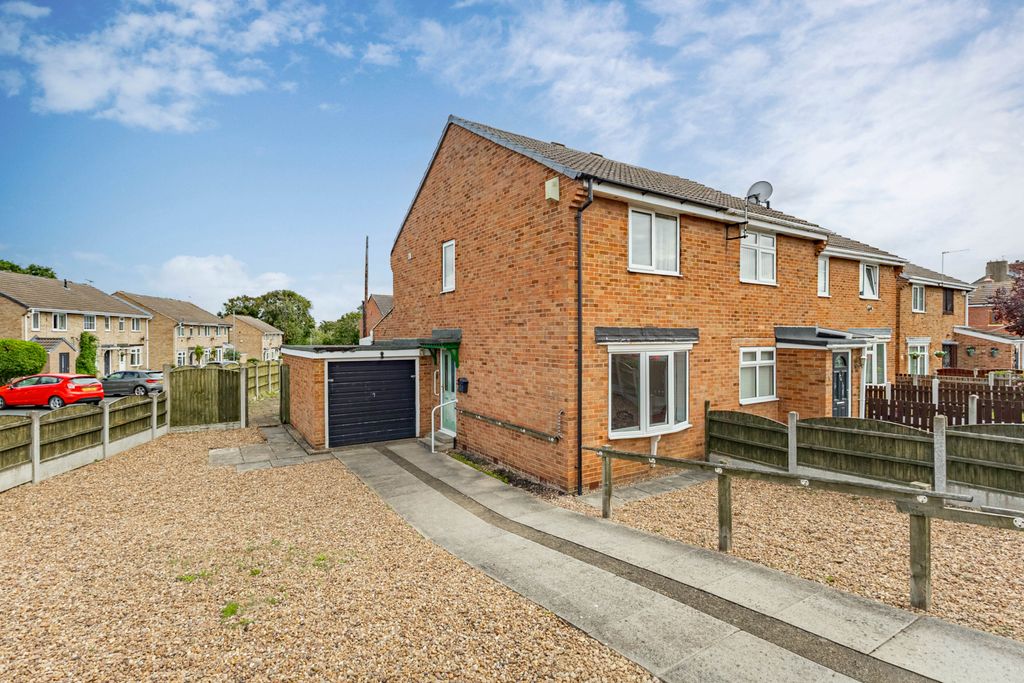 Property photo 1 of 16 2 Bedroom Semi Detached For Sale