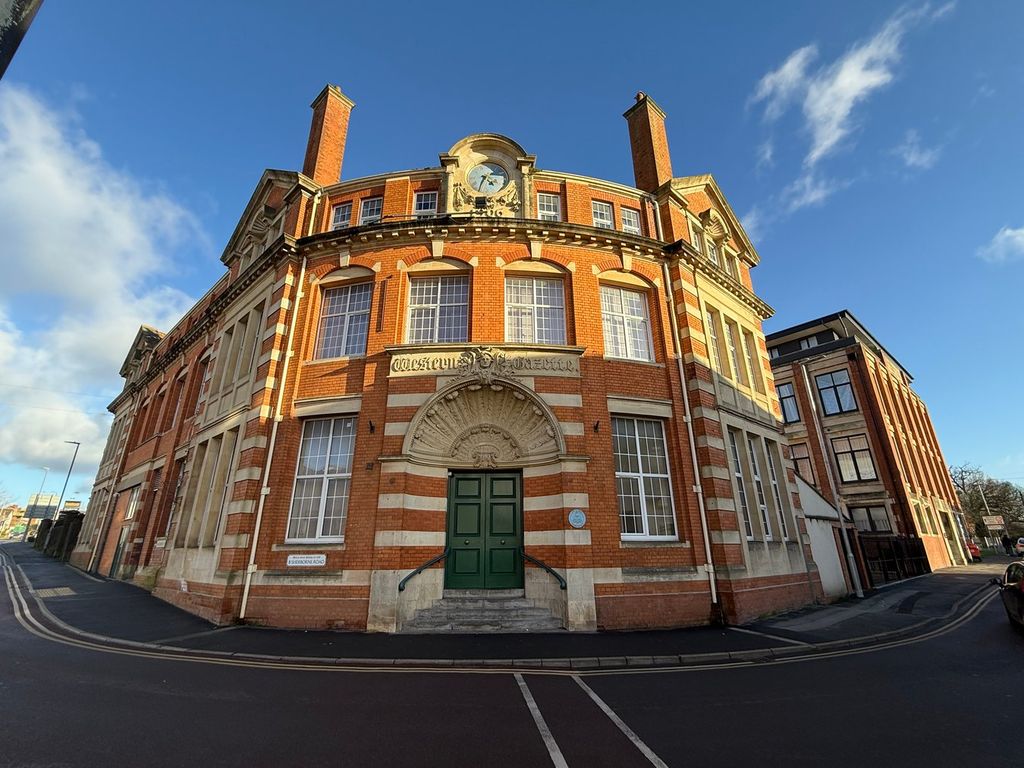 Property photo 1 of 10