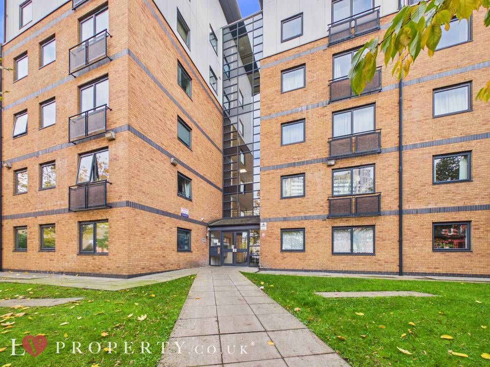 Property photo 1 of 7 Giraffe360-Still007