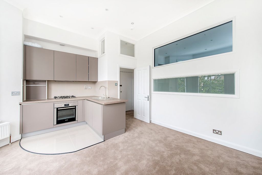 Property photo 3 of 8 Kitchen