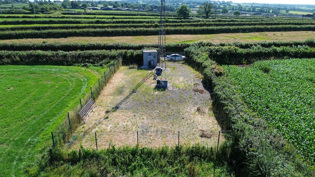 Property photo 2 of 31