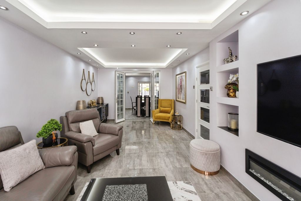 Property photo 2 of 17 Pbox-Img.Jpg