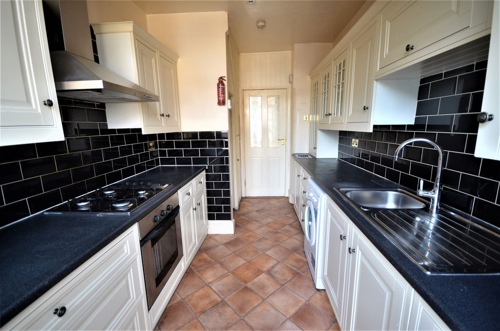 Property photo 1 of 14 Three Bedroom House