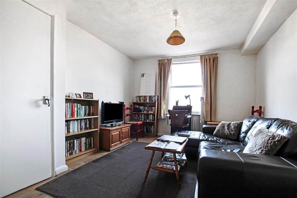 Property photo 2 of 5
