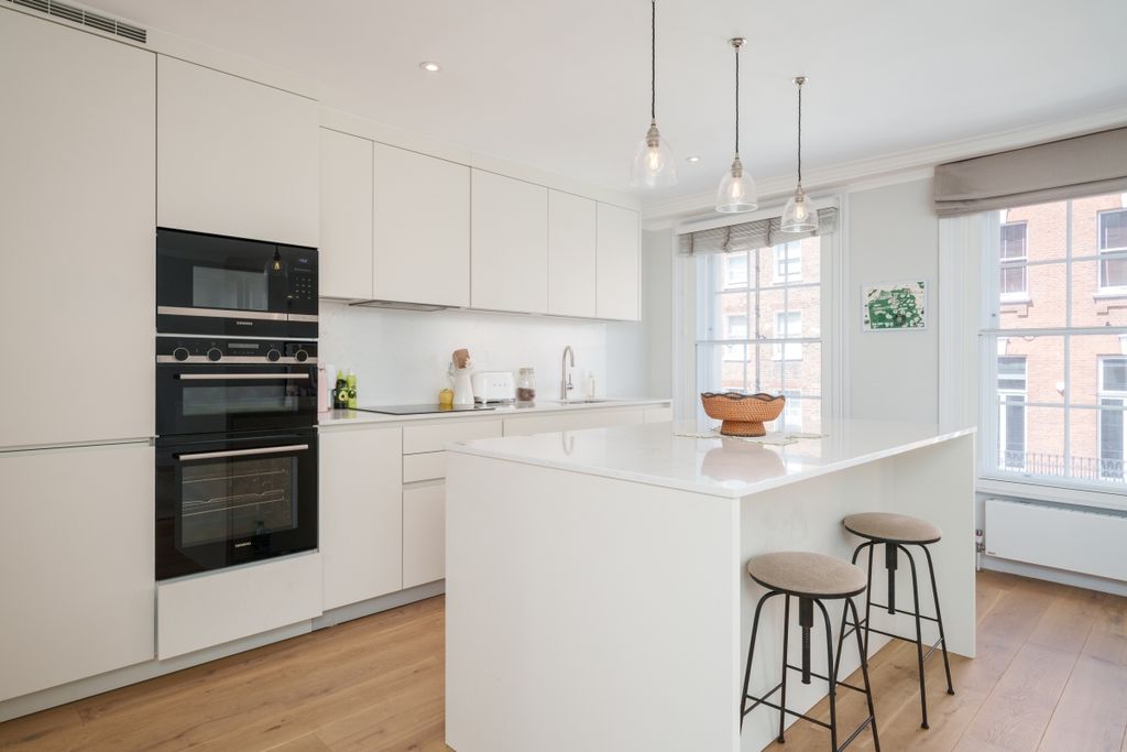 Property photo 3 of 11 Upper Berkeley St...