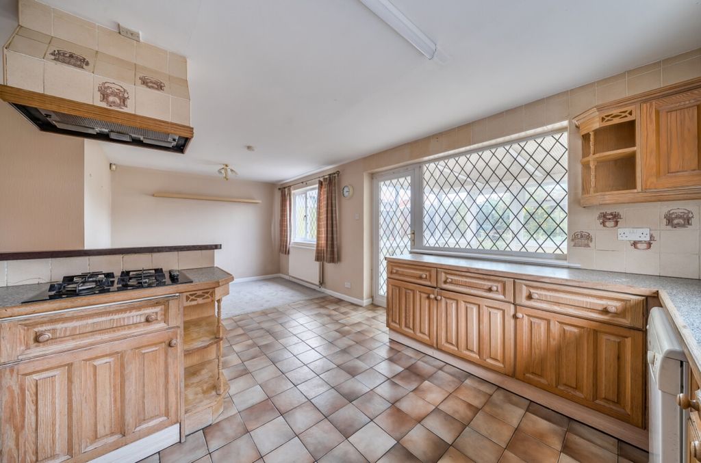 Property photo 2 of 22 1372520-4-690224E07Ac15