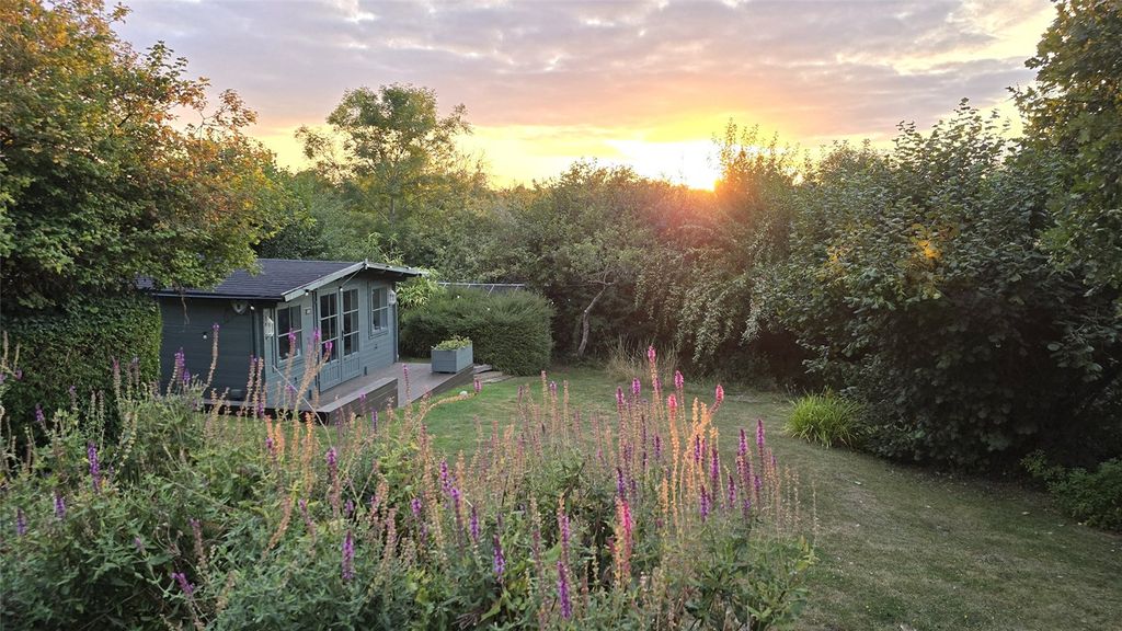 Property photo 3 of 16 Garden
