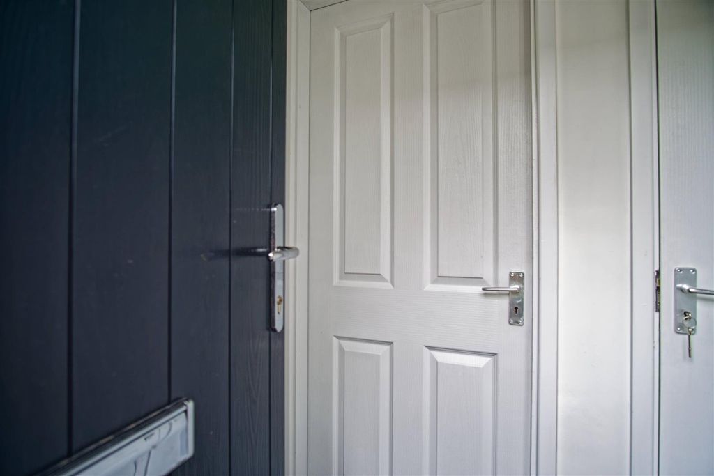 Property photo 2 of 9 Flat Entrance