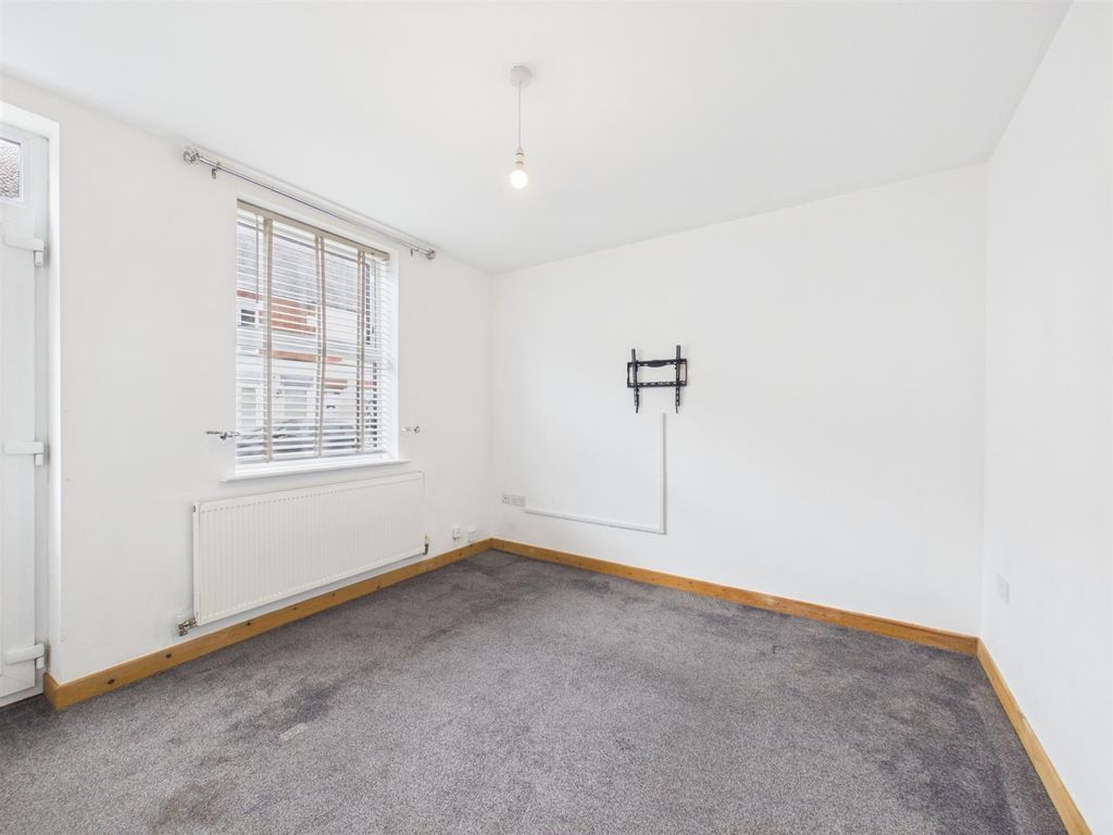 Property photo 2 of 8 Cam04627G0-Pr0104-Still005.Jpg