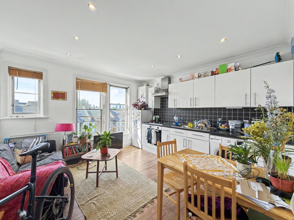Property photo 3 of 22 Flat  7 - 14, 40 Barrett’S Grove, London N16 8Aj