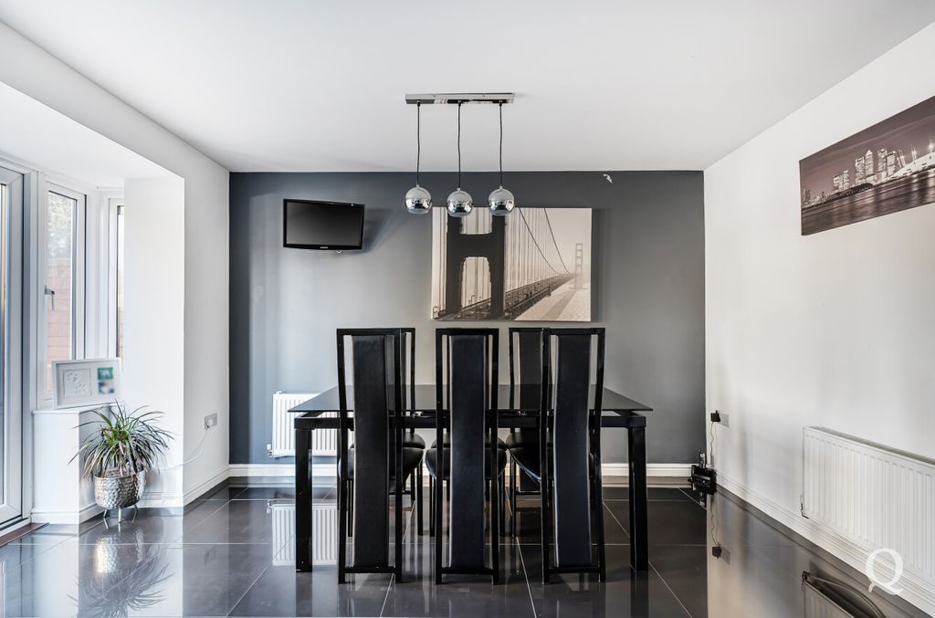 Property photo 2 of 25 Ece5B7d9-B6d4-434...