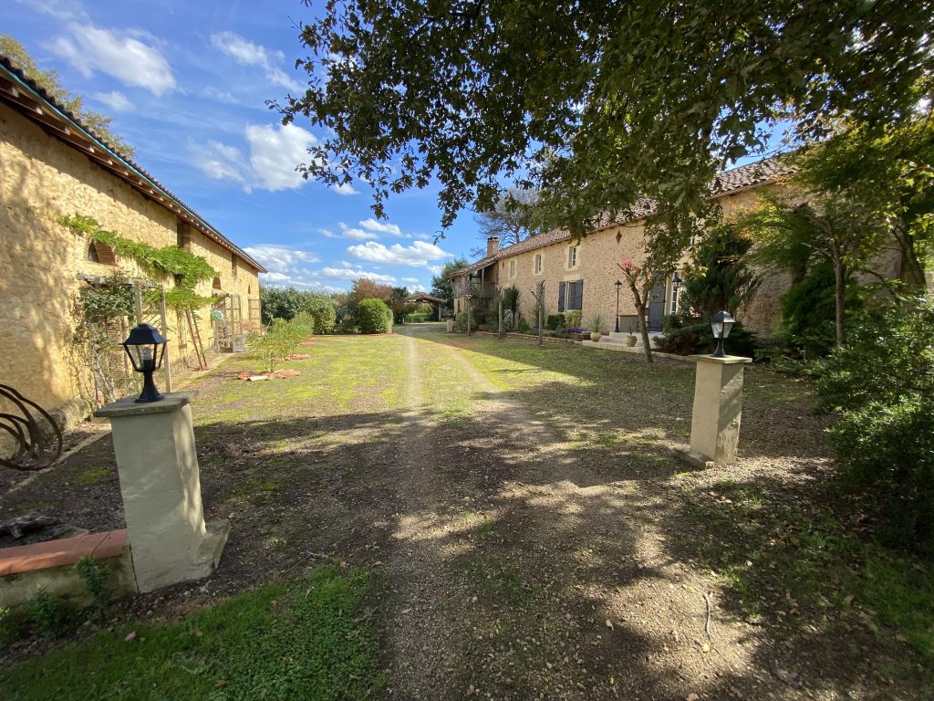 Property photo 3 of 23 Photo_c4d3077Cbba1d0F91334Abc422680Efc