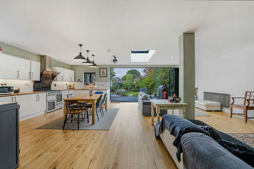 Property photo 2 of 35