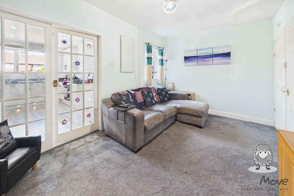 Property photo 3 of 12 8
