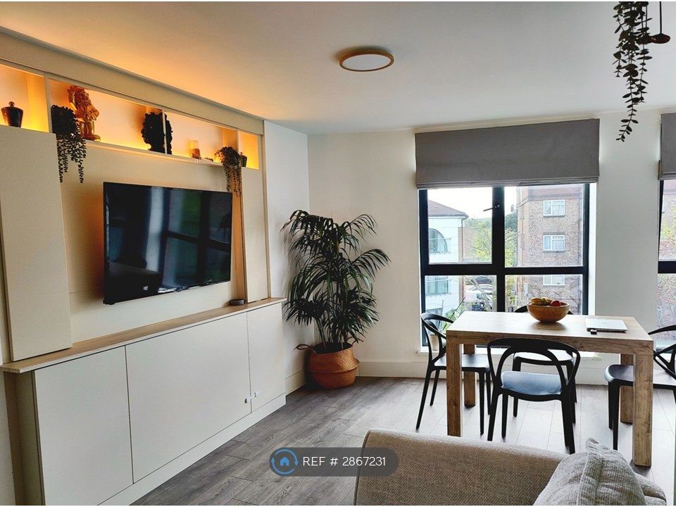 Property photo 1 of 14 Living / Dining Room