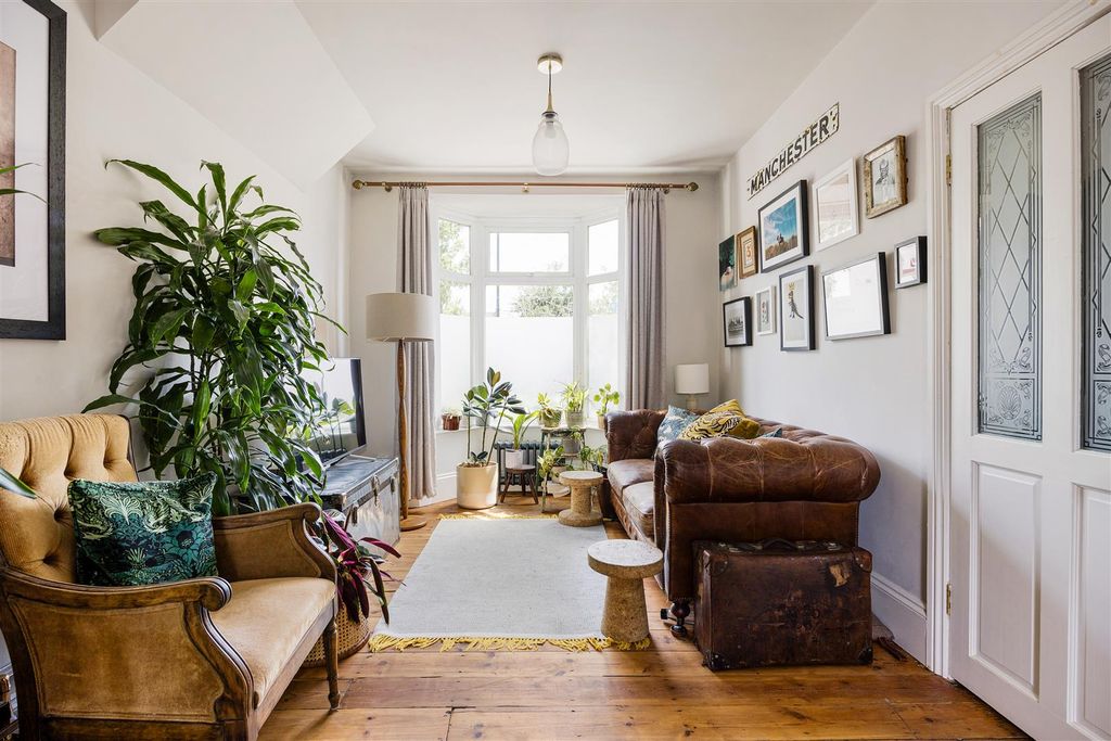 Property photo 2 of 38 Suffolk Street, E7