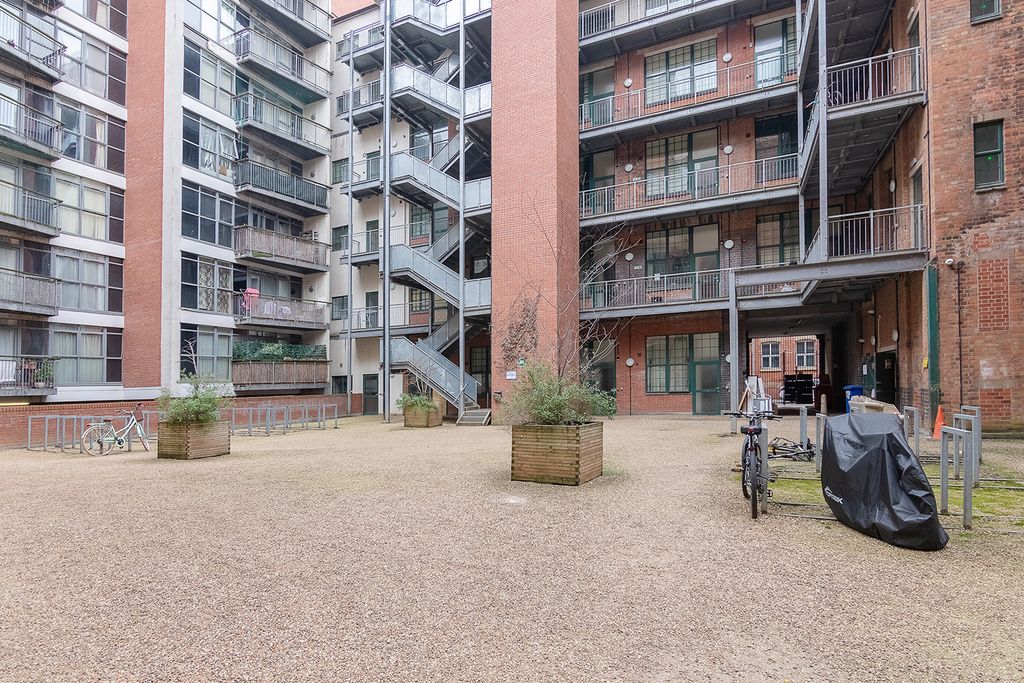 Property photo 1 of 27