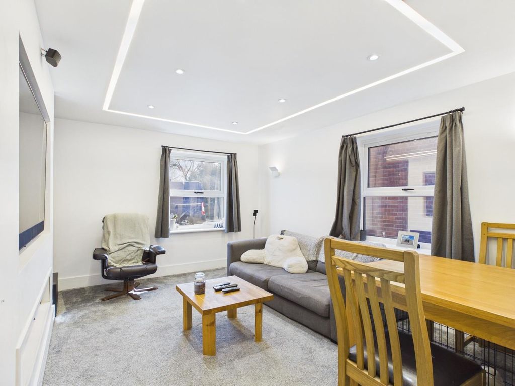 Property photo 3 of 17 Cam05010G0-Pr0029-Still009.Jpg