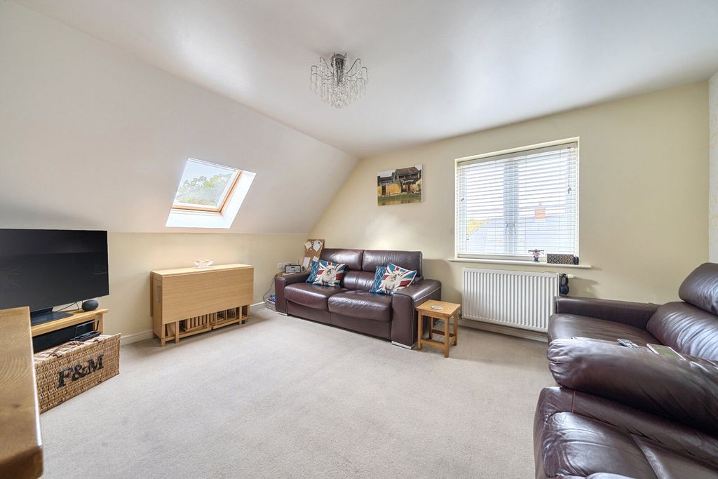 Property photo 2 of 17 1374872-10-6908A0...