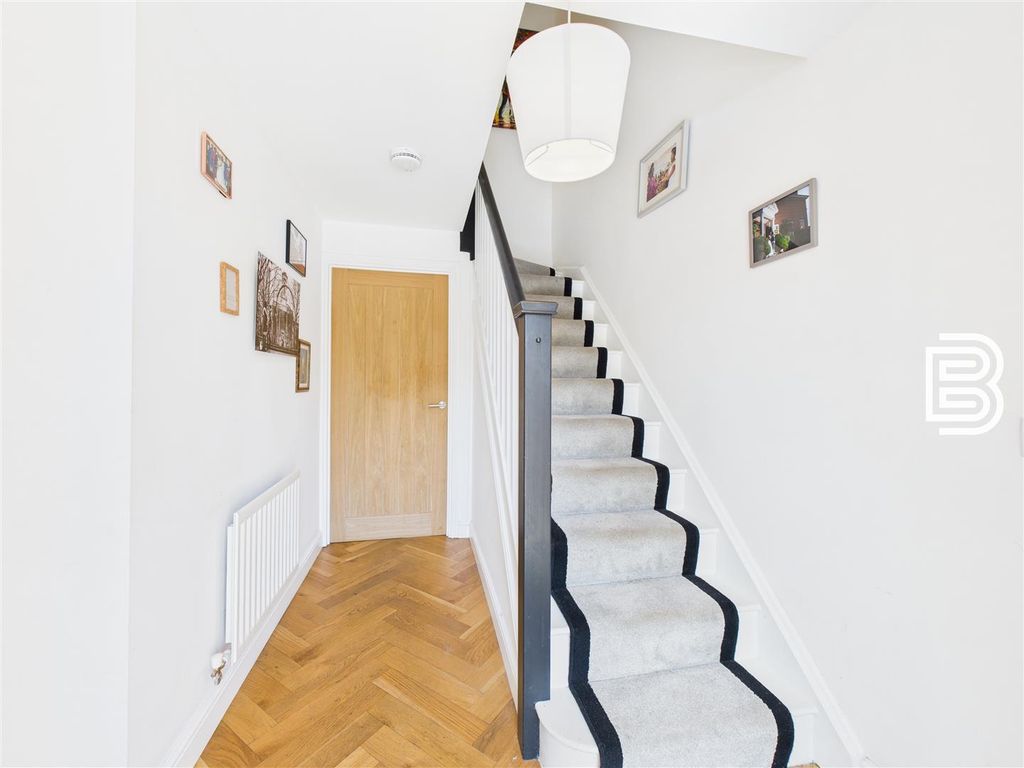 Property photo 3 of 19 Entrance Hall.Jpg